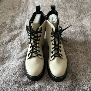Combat boots
